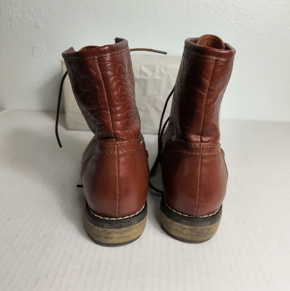 Shoe Dazzle Alina Brown Lace-Up Ankle Combat Boots Size 7 Tooled Boho - Picture 4 of 11